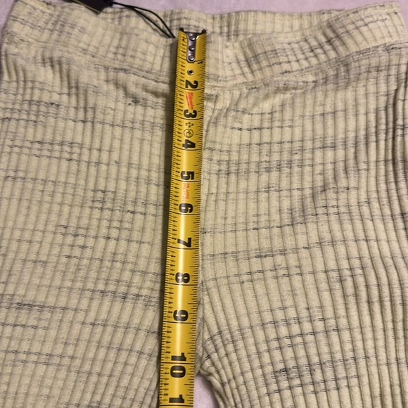 NWT MONROW
Marled ribbed cotton-blend flared pants in Light green - Picture 8 of 14
